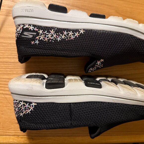 BLACK SKECHERS SLIP ON SNEAKER WITH DESIGN SIZE 7.5 - Picture 4 of 6